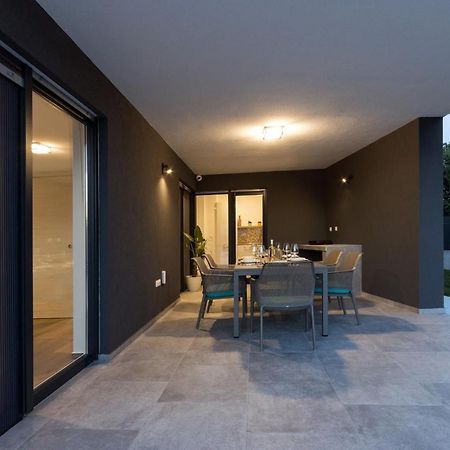 Modern 3-Bedroom Villa With A Private Pool Пула Екстериор снимка