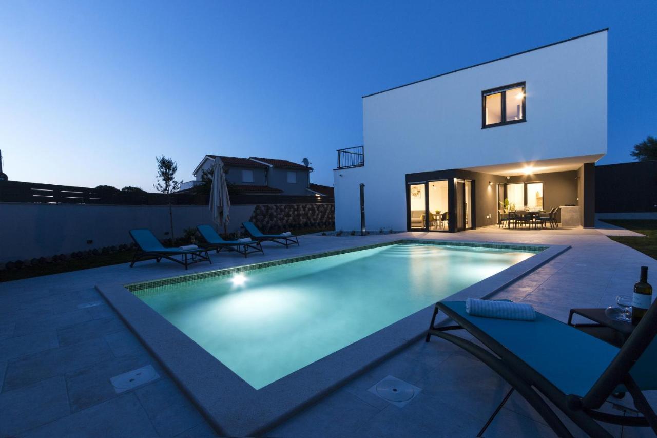 Modern 3-Bedroom Villa With A Private Pool Пула Екстериор снимка
