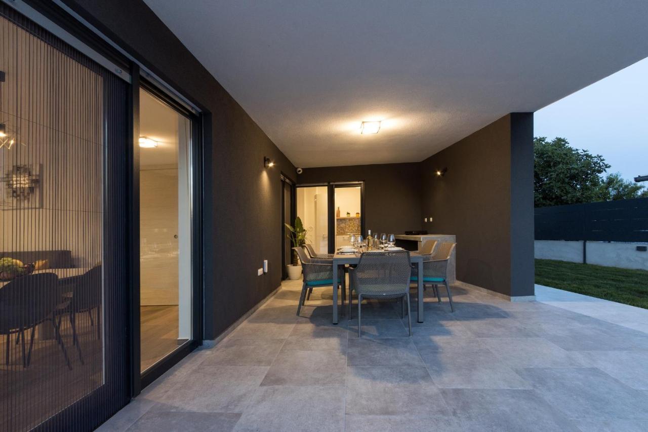 Modern 3-Bedroom Villa With A Private Pool Пула Екстериор снимка