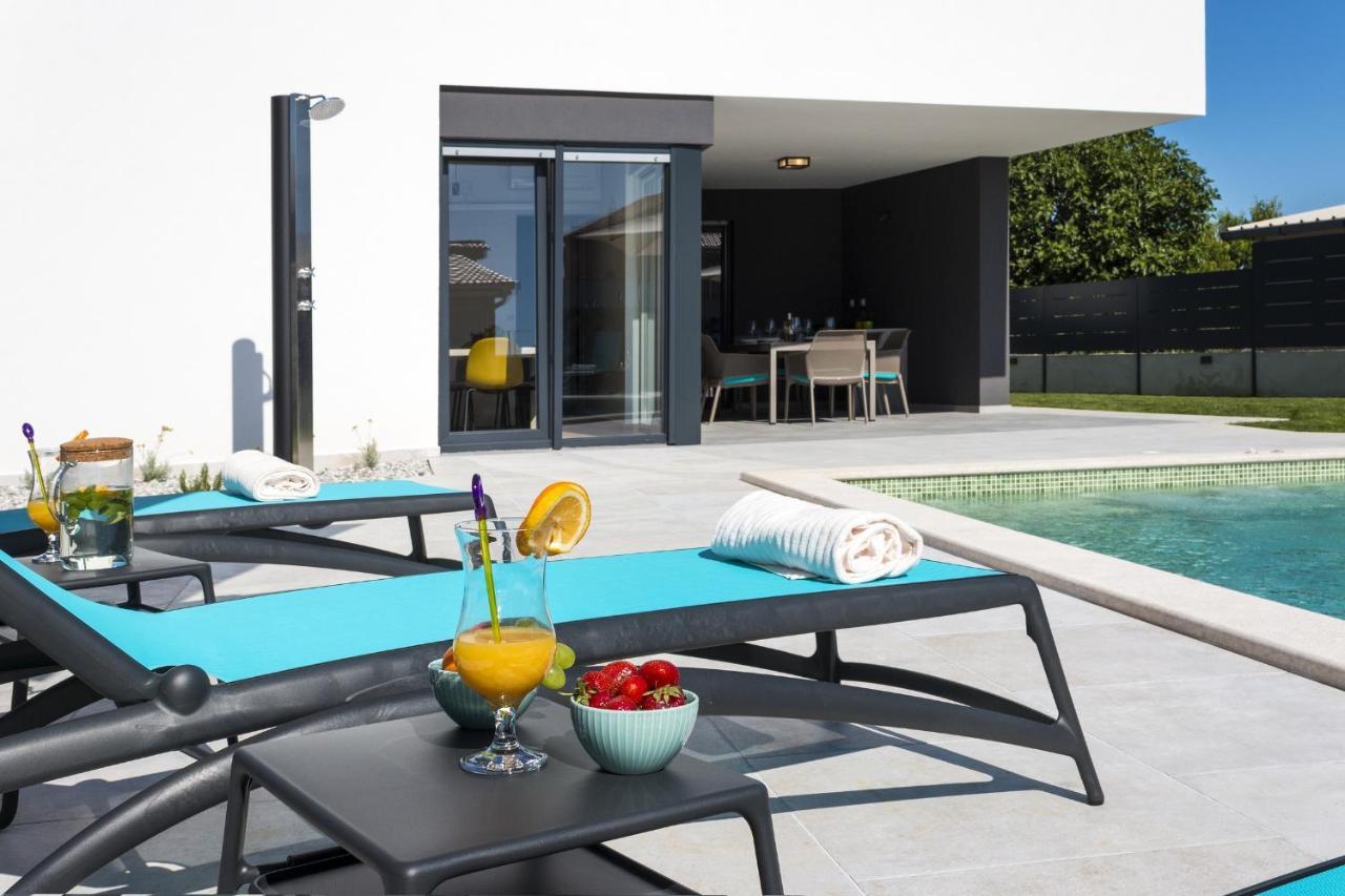 Modern 3-Bedroom Villa With A Private Pool Пула Екстериор снимка
